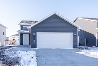 1127 Marlys Dr W, West Fargo, ND 58078
