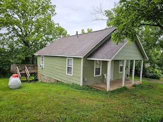 1215 Jefferson Ave, West Plains, MO 65775