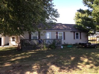 102 N Derby Ln, Gibson City, IL 60936