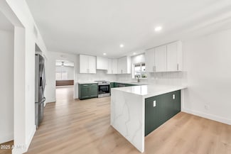 18428 N 42nd St, Phoenix, AZ 85032