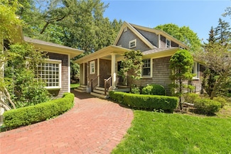 11 Starboard Ln, Barrington, RI 02806