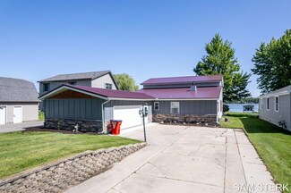 689 E Hess Lake Dr, Grant, MI 49327