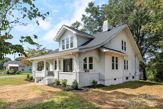 1590 S Center St, Hickory, NC 28602