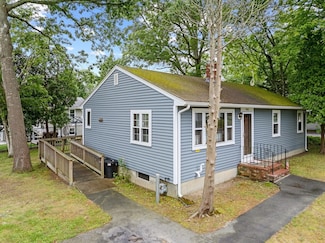 946 Thorndike St, New Bedford, MA 02745