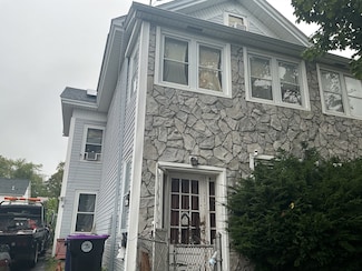 87 Pine St, Holyoke, MA 01040