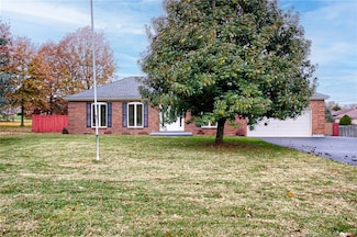 2823 Bugaboo Ln, Sellersburg, IN 47172