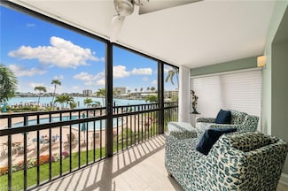 222 Harbour Dr Unit 207, Naples, FL 34103