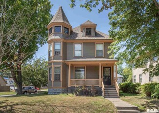 936 17th St, Rock Island, IL 61201