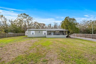 6129 Mangrove Dr, Zephyrhills, FL 33544