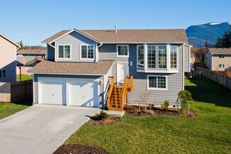 508 E 2nd St, Nooksack, WA 98247