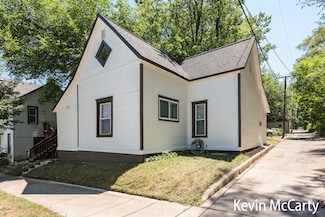 214 Bradford St NE, Grand Rapids, MI 49503