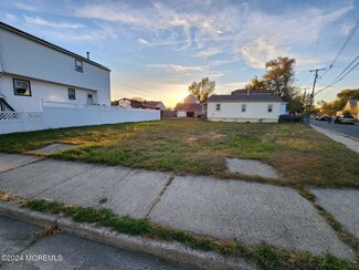 130 Seeley Ave, Keansburg, NJ 07734