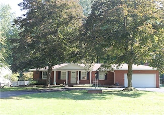 33 Pioneer Dr, Fairport, NY 14450