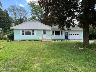 17 Clark St, South Glens Falls, NY 12803