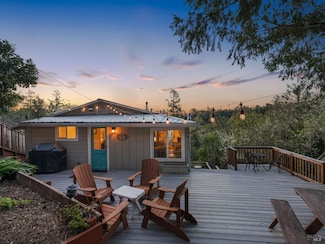 2488 Riverview Dr, Healdsburg, CA 95448