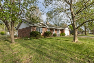 824 Highland Dr, Aurora, MO 65605