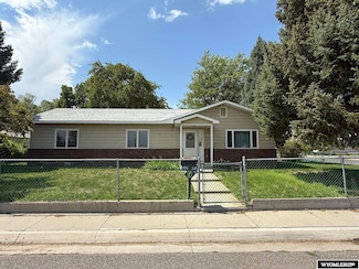 220 N 5th St W, Riverton, WY 82501