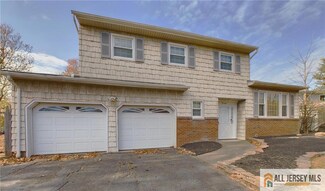 13 Lynnwood Rd, Edison, NJ 08820