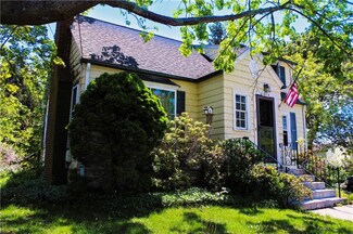 1604 W Shore Rd, Warwick, RI 02889