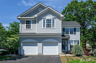 55 Park Knoll Dr, East Brunswick, NJ 08816