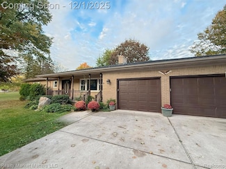 2142 Farnsworth Rd, Lapeer, MI 48446