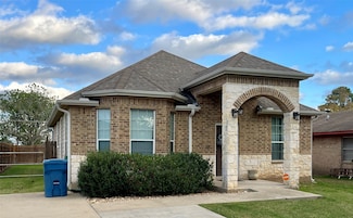 300 7th St, Hempstead, TX 77445
