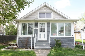1068 La Salle Ave, Waterford, MI 48328