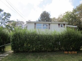 27 Oak St, Eighty Four, PA 15330