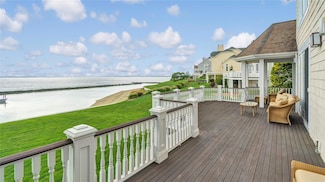 48 Pembroke Dr, Glen Cove, NY 11542