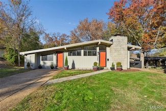 1328 Liggett Dr, Saint Louis, MO 63126