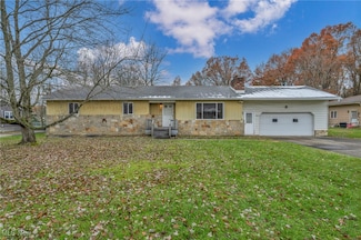 1140 Keefer Rd, Girard, OH 44420