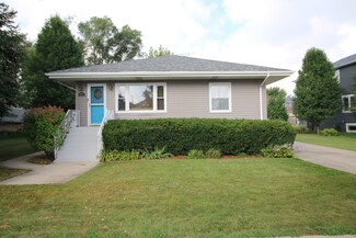 1811 N Center St, Crest Hill, IL 60403