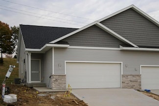 31 Keeneland Ct, Pleasant Hill, IA 50327