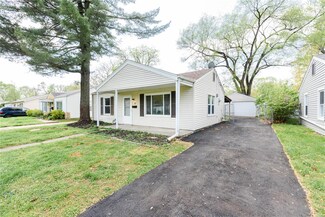 17 Rissant Dr, Florissant, MO 63031