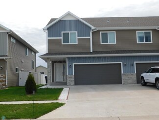 5958 59th St S, Fargo, ND 58104