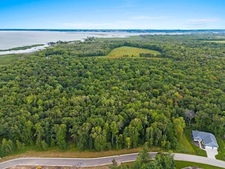 1011 Wyndrush Dr, Suamico, WI 54173