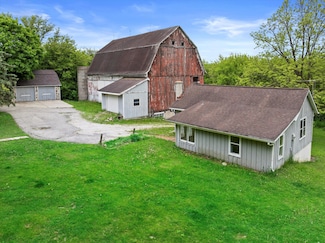 794 Emerald Dr, Hartford, WI 53027