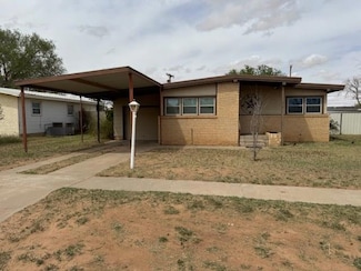 616 16th St, Seagraves, TX 79359