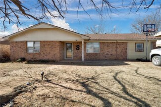 606 NE 8th St, Waurika, OK 73573