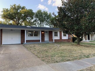 12469 Glengate Dr, Maryland Heights, MO 63043
