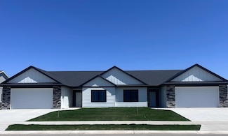 156 Sandstone Dr NW, Eyota, MN 55934