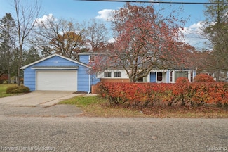 5506 Cruse Ave, Waterford, MI 48327