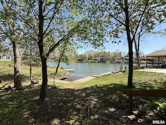 109 Lake Warren Dr, Monmouth, IL 61462
