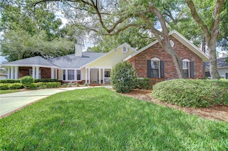 124 Barrington Dr, Brandon, FL 33511