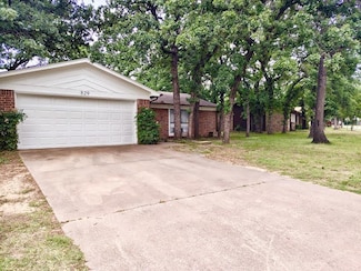 829 Lake Crest Pkwy, Azle, TX 76020