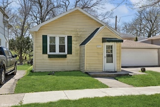 8223 W 30th St, Riverside, IL 60546