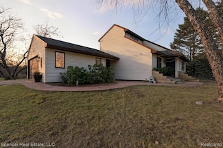 13875 Neal Rd, Davisburg, MI 48350