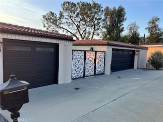 21765 Ybarra Rd, Woodland Hills, CA 91364