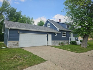 302 B Ave W, Lakota, ND 58344