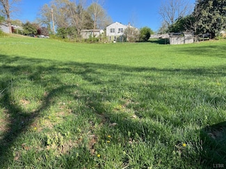 89 Halsey Rd, Lynchburg, VA 24501